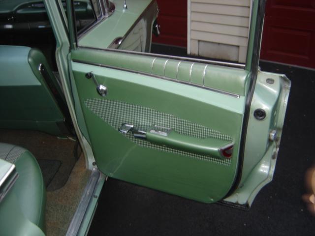 1960 impala 4dr sedan grn 27.JPG
